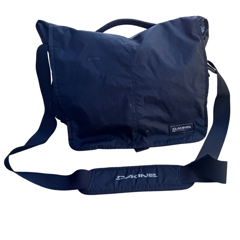 Dakine Messenger Bag Black Nylon‎ Laptop Commuter Crossbody Travel Satchel